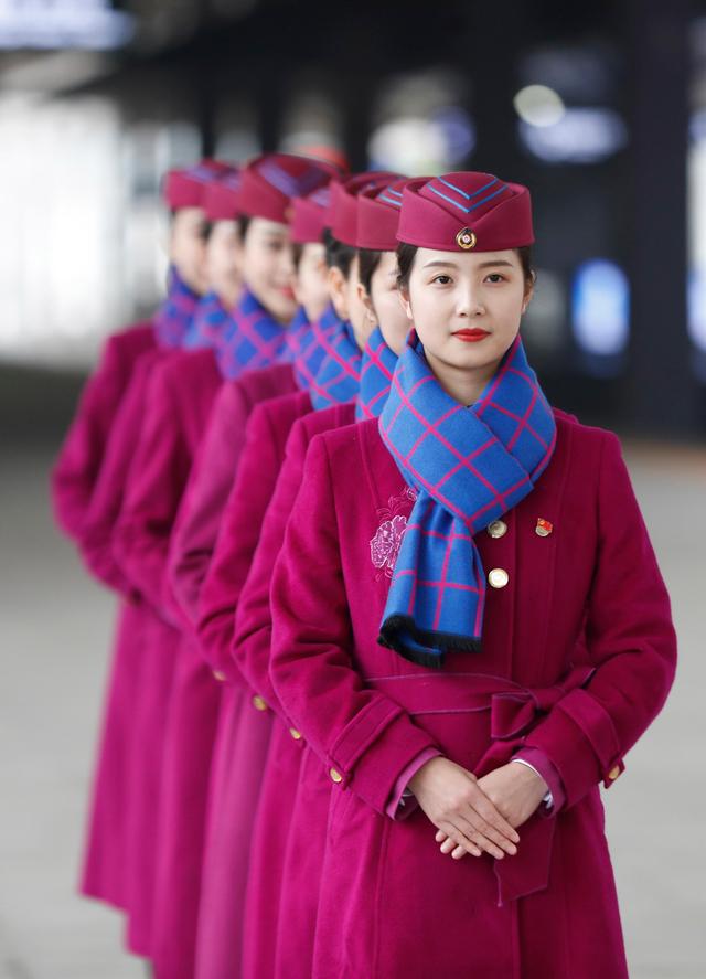 重慶:高鐵乘務(wù)員培訓(xùn)迎春運(yùn)